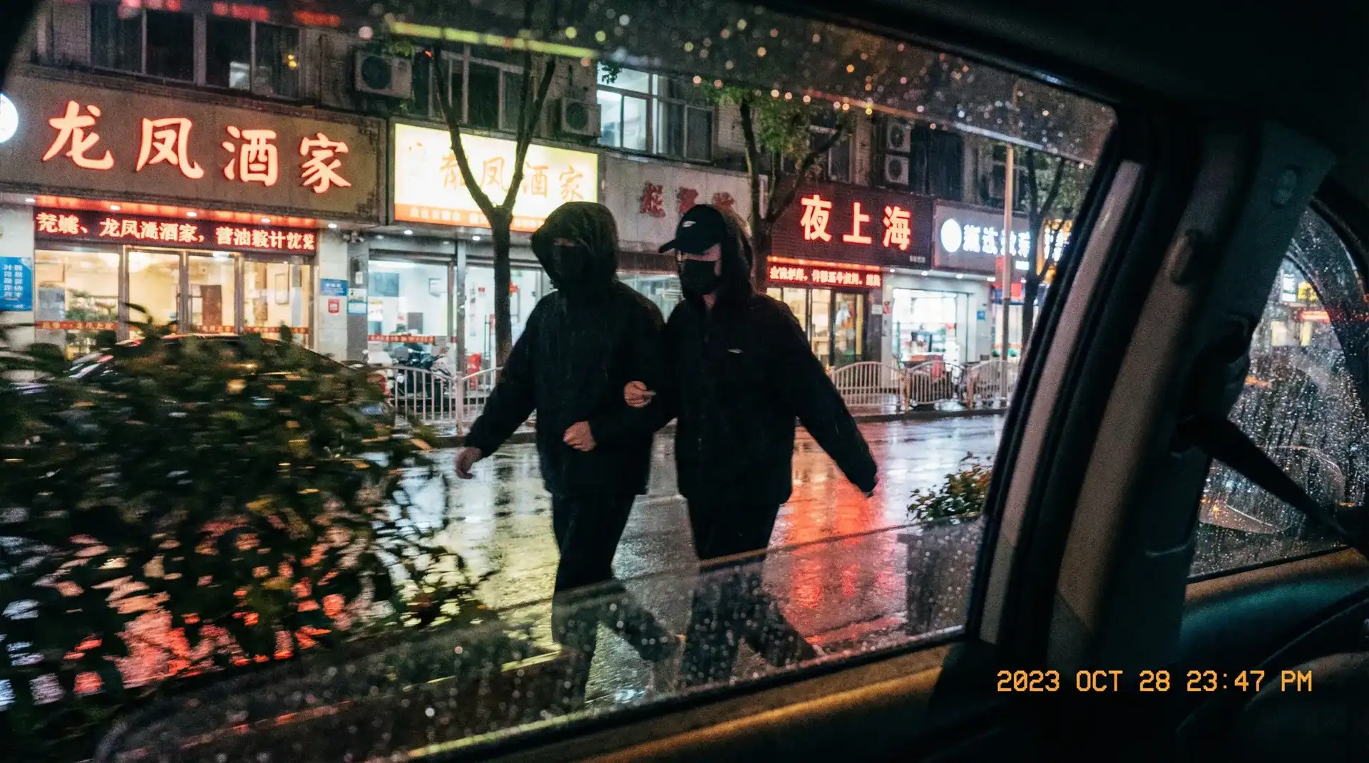 爆料吃瓜 - 顶流明星深夜密会现场抓拍照片
